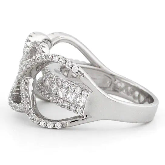 Radiant Infinity™ White Gold Diamond Ring – Elegant Twisted Design