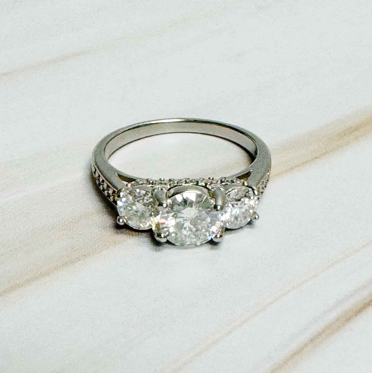 Eternal Sparkle™ White Gold Diamond Ring – Timeless Elegance & Brilliant Shine