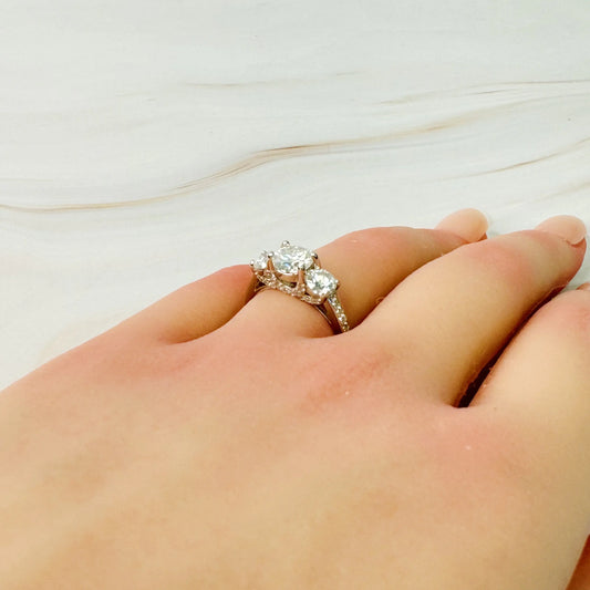 Eternal Sparkle™ White Gold Diamond Ring – Timeless Elegance & Brilliant Shine